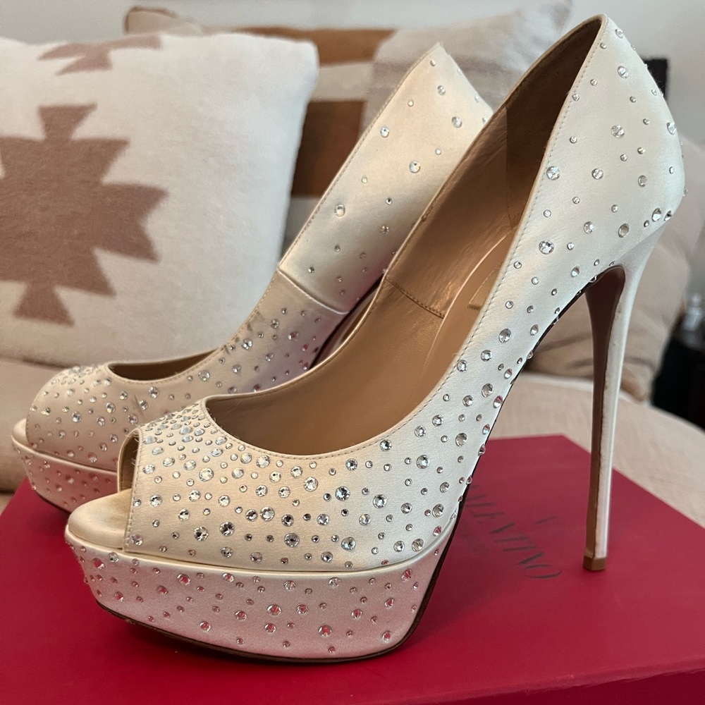 Valentino Wedding Bridal Pump Ivory with Crystal Women’s heels - Size 38 1/2